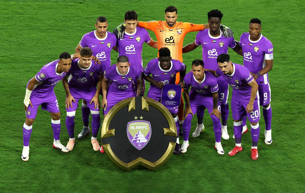 Marcel Ratnik | Marcel Ratnik (drugi z leve v spodnji vrsti) je za Al Ain proti Juventusu (0:5) odigral vso tekmo. | Foto Reuters