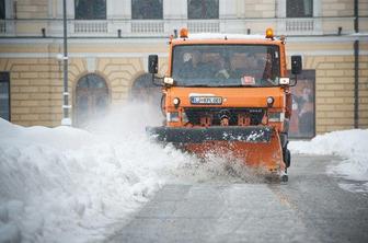 Pluženje snega v Ljubljani: začelo se bo pri petih centimetrih