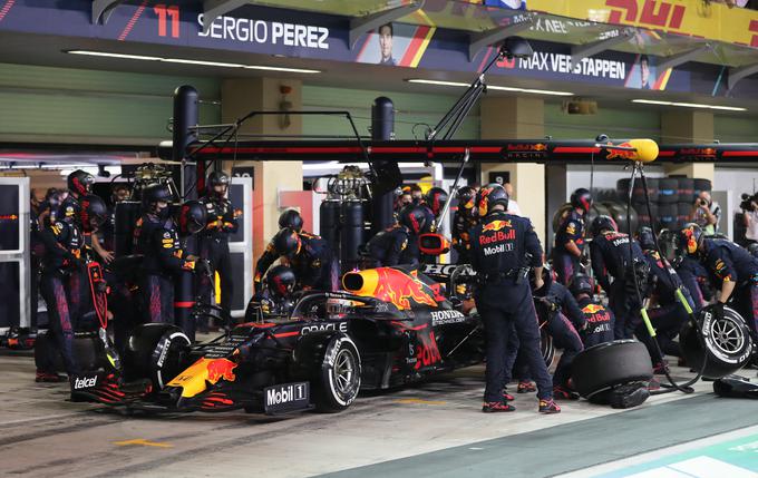 Red Bulla sta zapeljala na dva dodatna postanka. | Foto: Reuters