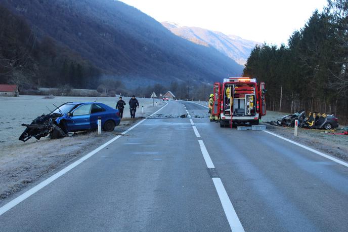 nesreča, Volarska ravnina, Tolminsko | Posledice prometne nesreče na Tolminskem   | Foto PPP Nova Gorica