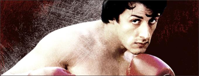 Sloviti film Rocky (1976) – ta je prejel oskarja za najboljši celovečerec, najboljšo režijo in najboljšo filmsko montažo – in njegovih pet nadaljevanj se osredotoča na boksarsko kariero istoimenskega izmišljenega junaka Rockyja Balboe (Sylvester Stallone), skupaj pa tvorijo kultno pripoved o revnem neprivilegiranem italijanskem priseljencu, ki s pogumom in neomajnostjo poseže po ameriških sanjah. • Vseh šest filmov je na voljo na HBO OD/GO. | Foto: 