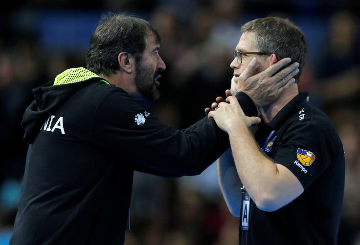 vujović vujovic sveinsson Slovenski in islandski selektor se dobro razumeta, a na tekmi prijateljstva ni bilo. | Foto: Reuters