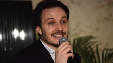 Blaž Švab na očetovski dopust, njegova partnerka pa v službo