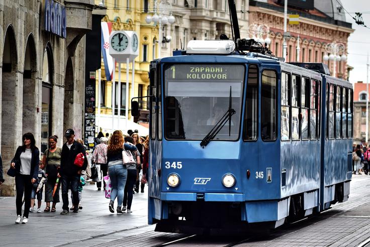 Zakupa HR-internet in HR-internet Plus je možno izkoristiti v mobilnem omrežju Hrvatskega Telekoma (oznake HT-HR, T-Mobile HR ali, na starejših napravah, lahko tudi HR-CRONET), ne pa tudi pri preostalih dveh hrvaških mobilnih operaterjih. Na fotografiji: Zagreb | Foto: Pixabay
