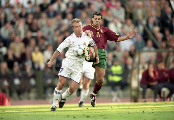 Na omenjenem polfinalu je Didier Deschamps odigral stoto tekmo za Francijo. V 19. minuti se ni izkazal, saj mu je Sergio Conceicao ukradel žogo in začel akcijo za portugalski zadetek. | Foto: Guliverimage/Getty Images