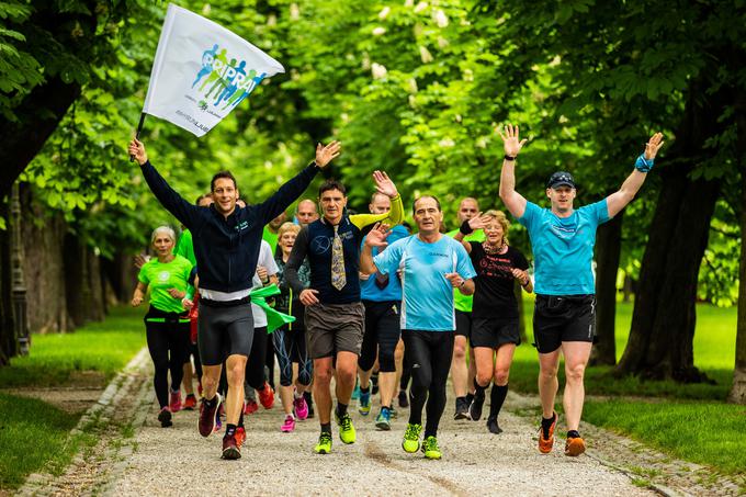 Ekipa priprave na Ljubljanski maraton se je s tekaških stez in telovadnic zaradi koronavirusa preselila na internet. S klikom na njihovo Facebook stran se jim lahko pridružite na vadbi. Vsak dan ob 18. uri.  | Foto: Sportida