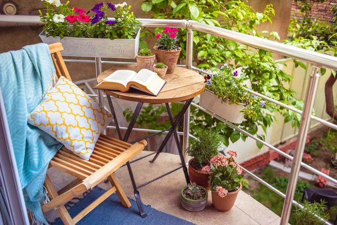 Tudi balkon je lahko oaza za sproščanje. | Foto: Getty Images