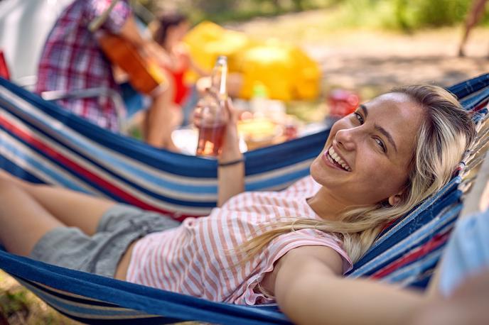 ženska, dekle, viseča mreža, poletje | Foto Shutterstock