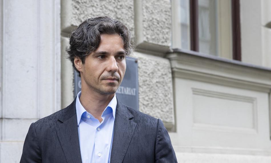 Opozicija: Mesec je pogrnil na celi črti. Minister: Moj odstop bi bil neodgovoren