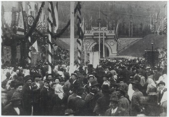 Slovesnost ob preboju bohinjskega predora leta 1904. | Foto: Neznan, arhiv Slovenske železnice
