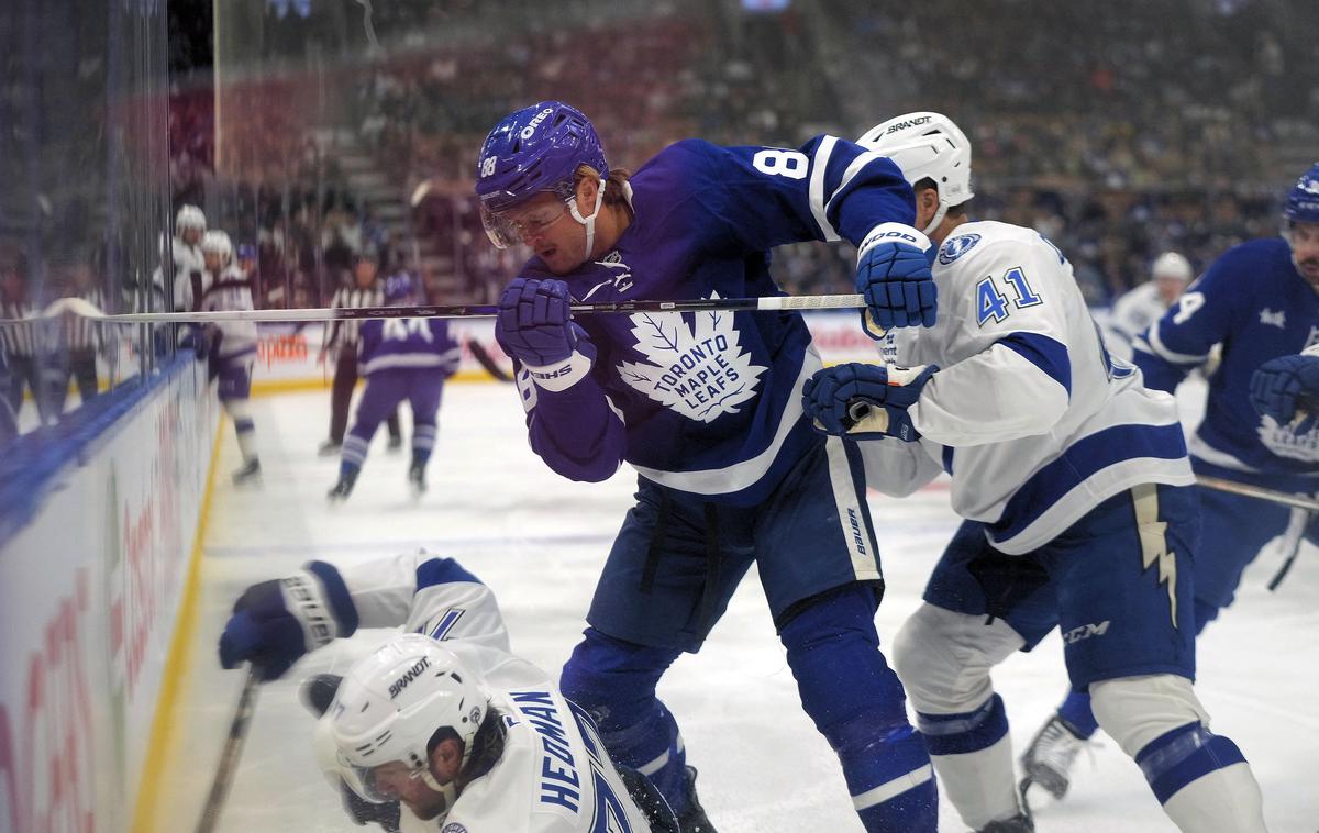 Toronto Maple Leafs | William Nylander je k zmagi Toronta nad Tampo prispeval dva gola in asistenco. | Foto Reuters