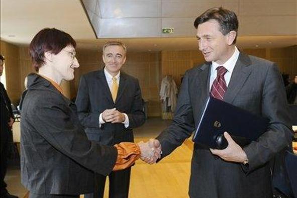 Umestitev sodnikov v plačne razrede znana v petek