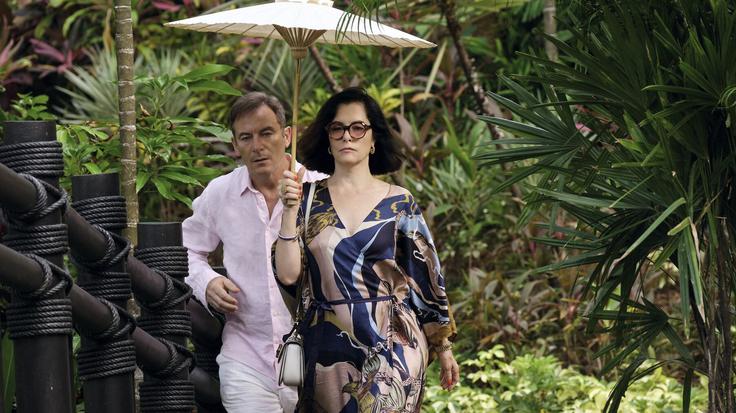 Isaacs s svojo televizijsko ženo, ki jo igra Parker Posey | Foto: Guliverimage