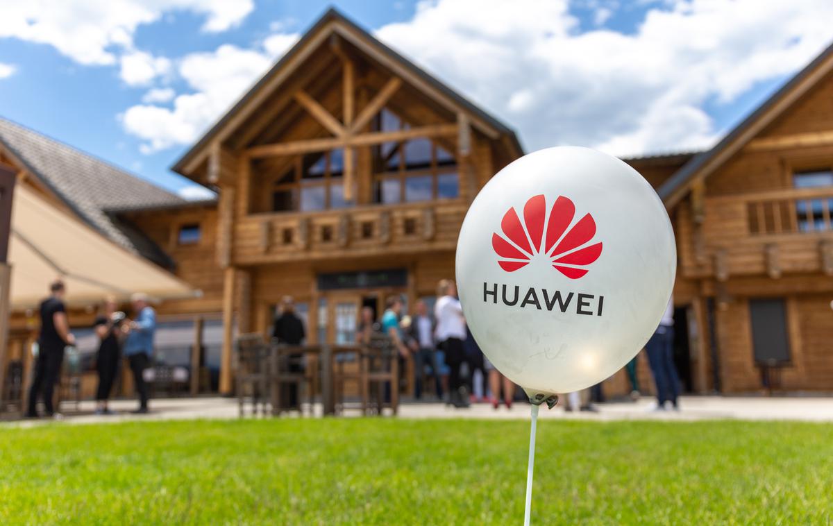 Huawei | V zadnjem tednu maja je bilo v Sloveniji prodanih približno 2.500 pametnih telefonov, skoraj 20 odstotkov več kot v istem tednu lani.