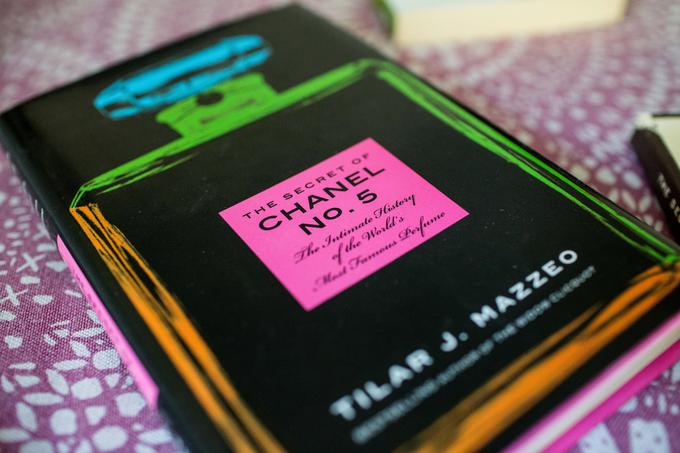 Chanel No. 5 - parfum, o katerem je nastala tudi monografija. | Foto: Vid Ponikvar