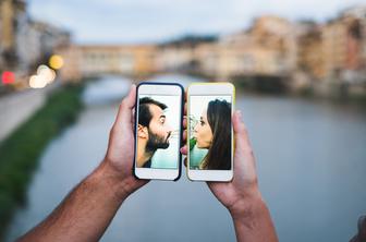 Slovenka in Anglež sta se spoznala prek Tinderja #video