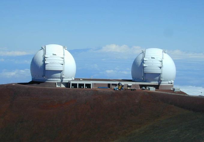 Del raziskovalnega kompleksa observatorija na gori Mauna Kea. | Foto: Reuters