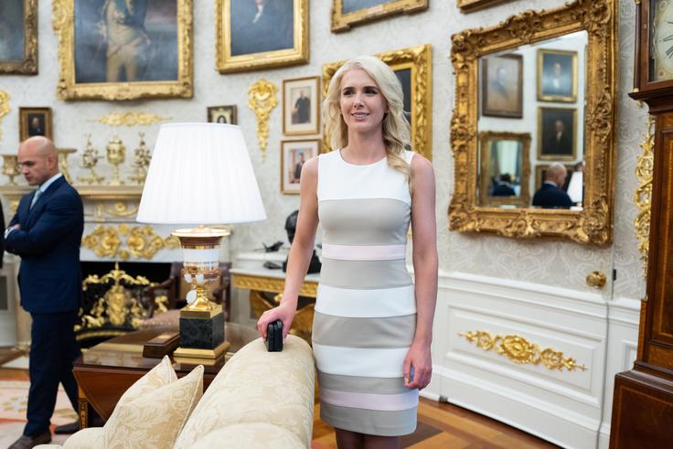 Natalie Harp je skoraj vedno v Trumpovi bližini, zaradi česar je zadnje tedne pod medijskim drobnogledom. | Foto: Guliverimage