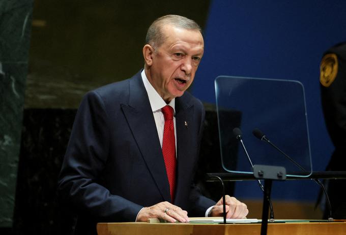 Erdogan je spomnil tudi, da Turčija uporablja "vse diplomatske možnosti", vključno s pogovori z izraelsko obveščevalno službo in zunanjim ministrstvom ter Hamasom in palestinskimi oblastmi, da bi ustavila prelivanje krvi. | Foto: Reuters