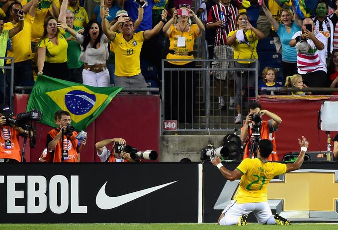 Ko ni Neymarja, Davida Luiza in Thiaga Silve, brazilsko ladjo krmari Hulk. | Foto: 