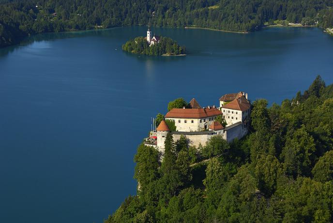 Slovenija znova z rekordnim številom turistov in nočitev
