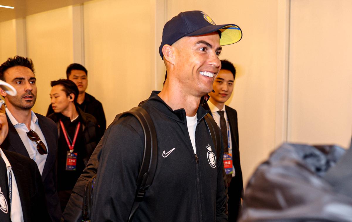 Cristiano Ronaldo | Cristiano Ronaldo bo tako kot še sedem zvezdniških rojakov na priprave na tekmo s Slovenijo prispel spočit in poln energije ter motivacije. | Foto Reuters