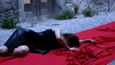 Razpotja, plesni film o pomenu življenjskih odločitev (video)