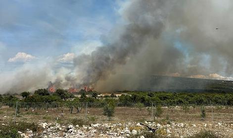 Hrvaška obala spet v plamenih: gori na Pagu