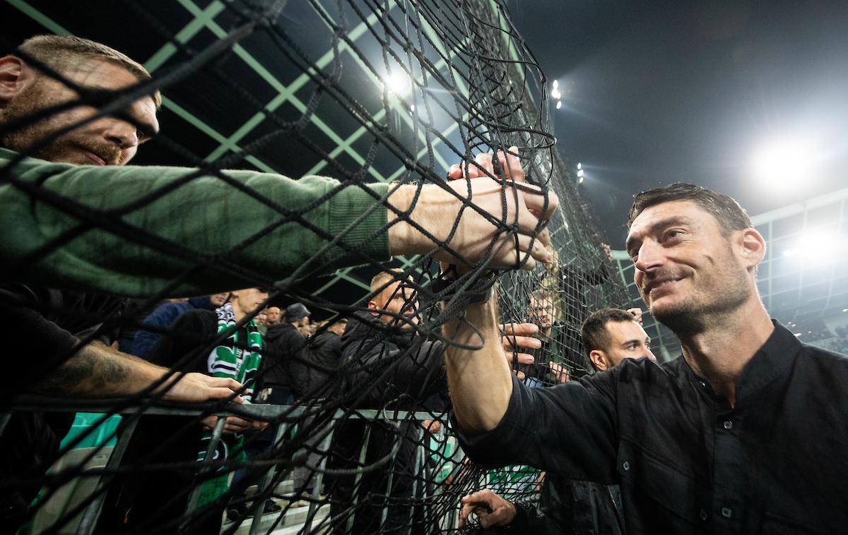 Albert Riera | Albert Riera je Olimpiji zagotovil državni naslov že pet krogov pred koncem prvenstva. Najprej je zgradil spoštovanja vreden most sodelovanja z varovanci, ki je dosegal imenitne uspehe, nato pa je vzpostavil most še z navijači, ki so potrebovali nekaj mesecev, nato pa so ga sprejeli za svojega. | Foto Vid Ponikvar