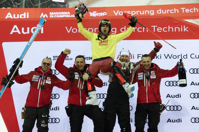 Kakšno veselje Alberta Popova in njegove majhne ekipe. | Foto: Guliverimage