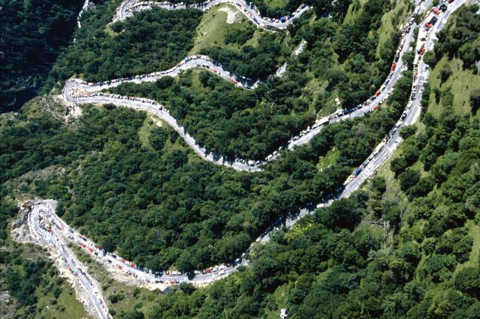 Alpe d Huez | Pogled iz zraka na slavno cesto proti Alpe d'Huezu | Foto Reuters