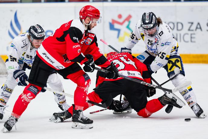 Zell am See osvojil Podmežaklo, finalna serija izenačena