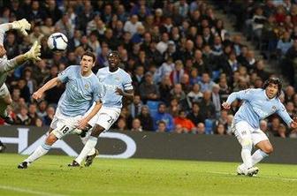 Manchester City uspešen, prvenec Teveza