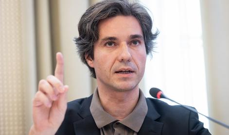 Mesec opozarja: S padcem reforme bodo upokojenci na slabšem