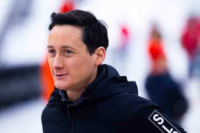 Cene Prevc | Cene Prevc olimpijsko dogajanje v Predazzu spremlja kot strokovni komentator nacionalne televizije in se je v pogovoru za Sportal razgovoril o skakalnih zgodbah družine Prevc. | Foto Aleš Fevžer