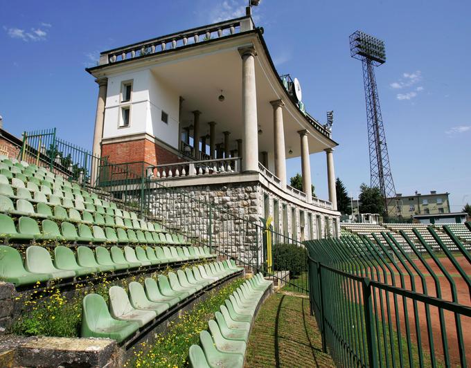 Dotrajani in zanemarjeni Plečnikov stadion za Bežigradom, nekoč trdnjava slovenskega reprezentančnega nogometa, žalostno propada in čaka na boljše čase. | Foto: STA ,