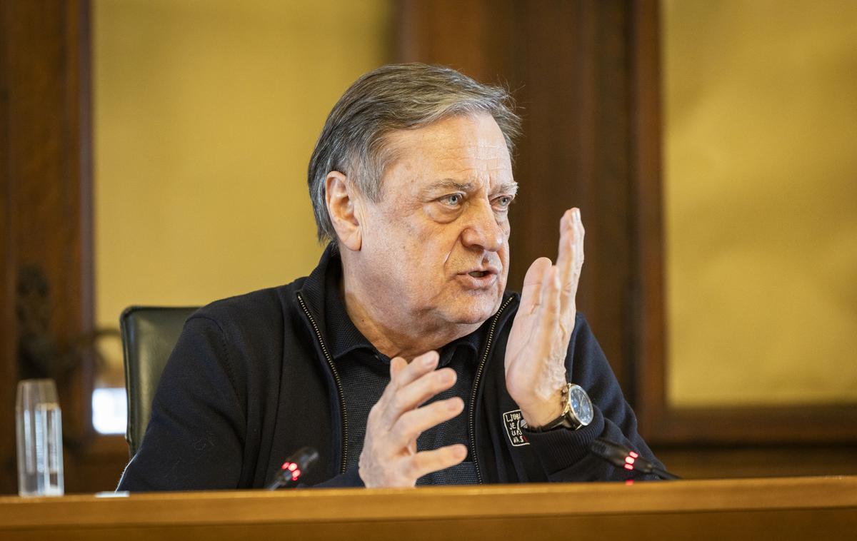 Novinarska konferenca ljubljanskega župana. Zoran Janković | Ljubljanski župan Zoran Janković občane poziva, naj v primerih nasilja ne kličejo znancev in sorodnikov, ampak policijo na številko 113. | Foto Bojan Puhek