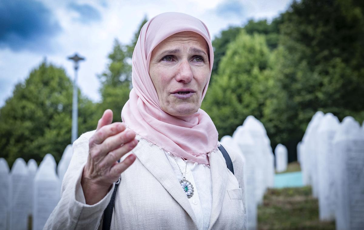 Samija | Tu sem, da se ne pozabi in da se to, kar se je zgodilo meni, ne bi zgodilo nikomur," nam je povedala 52-letna Samija, ki je bila v času genocida 22-letna mama sina Adema. Star je bil leto in pol. | Foto Ana Kovač