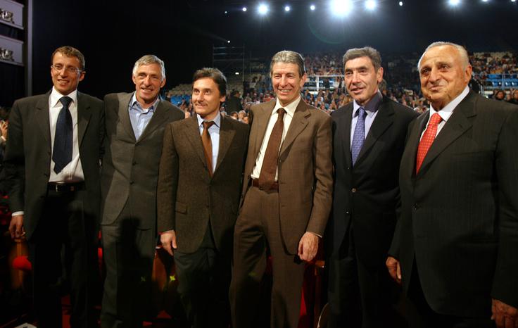 Z leve: Maurizio Fondriest, Francesco Moser, Giuseppe Saronni, Felice Gimondi, Eddy Merckx in Ercole Baldini na predstavitvi Gira 2006 | Foto: Guliverimage