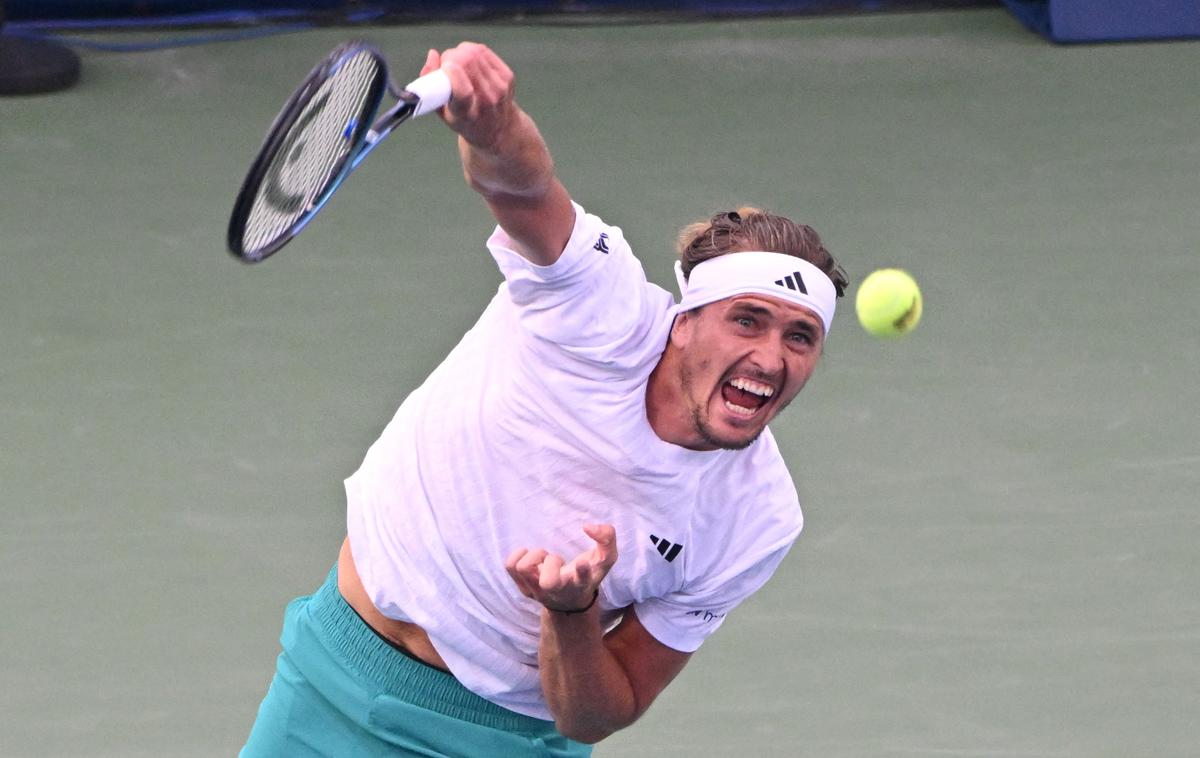 Alexander Zverev | Alexander Zverev je uvodni niz izgubil, nato pa dobil naslednja dva in napredoval | Foto Reuters