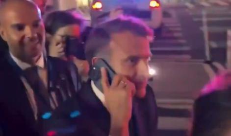 Macron Trumpu: Zaradi tebe sem obtičal sredi New Yorka #video
