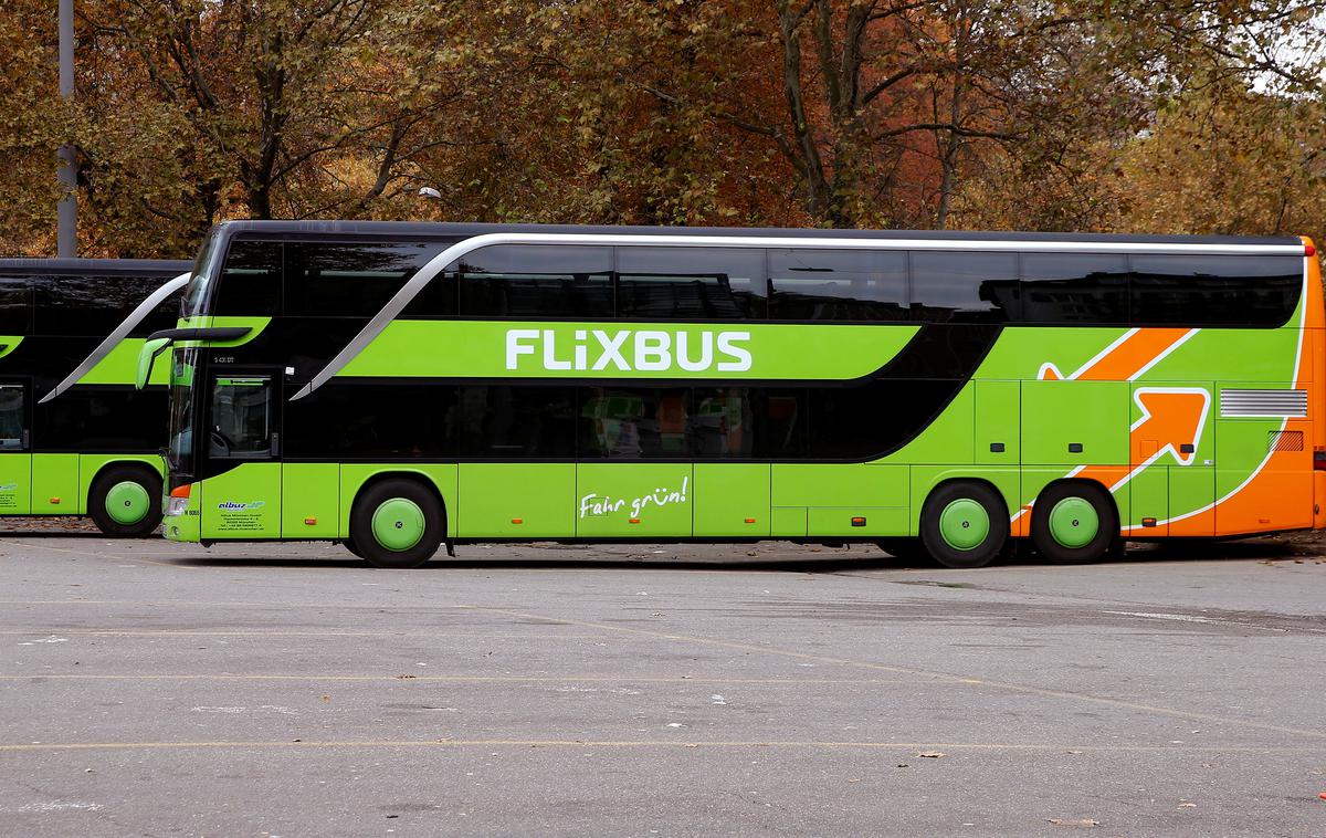 Flixbus, avtobus | Voznik s sporno tetovažo je prek pogodbenega italijanskega podizvajalca vozil za FlixBus na progi med Toulousom in Milanom (fotografija je simbolična). | Foto Reuters