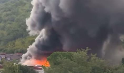 Gasilci še pazijo pogorišče v Luciji, poškodovanih je tisoč kvadratnih metrov pralnice