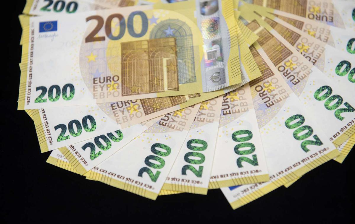 bankovci evro 200 | Foto STA