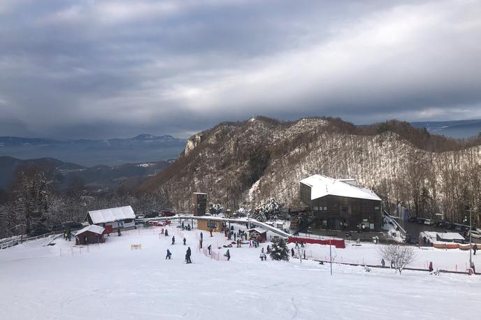 Celjska koča 6 - Foto MOC | Hotel lahko v namestitvene zmogljivosti sprejme nekaj več kot 70 gostov, še več prostora je v gostinskem notranjem in zunanjem obratu. Točna mesečna najemnina ni znana, so pa v prejšnjem razpisu omenjali 4.150 evrov mesečno.