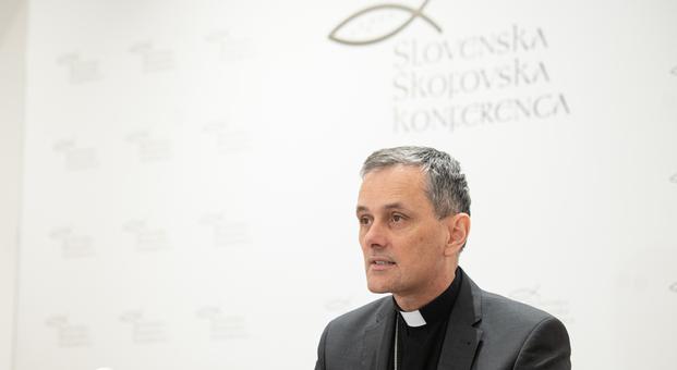 Obisk novega papeža v Sloveniji? To pravi škof Andrej Saje.