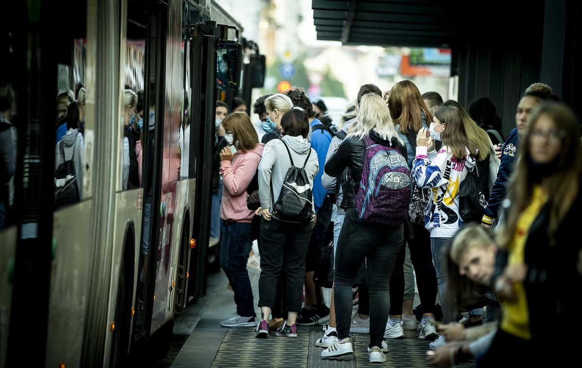 LPP | Preverili smo, ali uporabniki mestnih avtobusov upoštevajo priporočila Nacionalnega inštituta za javno zdravje.  | Foto Ana Kovač