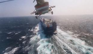 Spet incident: hutiji napadli norveško ladjo #video