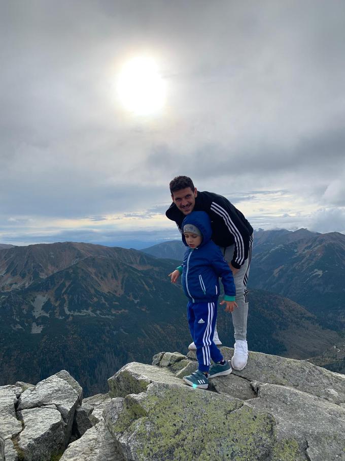 Z družino se večkrat odpravi v Zakopane. Do priljubljenega zimskega središča ga sicer iz Katowic loči triurna vožnja z avtom. "No, raje bi dejal štiri. Ker so vedno takšne gneče na cesti, da čakam vsaj uro," je znova omenil edino stvar, ki ga je zmotila v njegovi petletni izkušnji na Poljskem. | Foto: Osebni arhiv