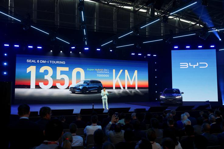 BYD ima karavanskega priključnega hibrida s skupnim dosegom do 1.350 kilometrov. | Foto: Reuters